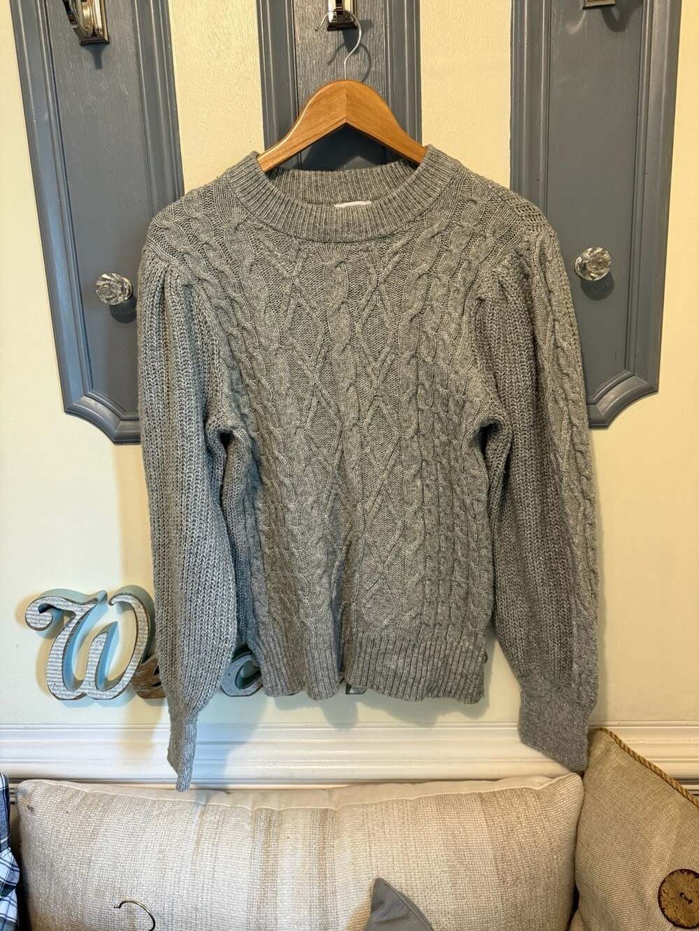 Crown & Ivy Gray Cable Knit Crew Neck Sweater Size L